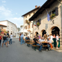 Aria di Festa, manifestazione legata al prosciutto abbinato a vini del territorio, che si tiene nel mese di giugno