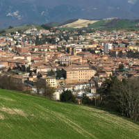 Una veduta collinare di Fabriano