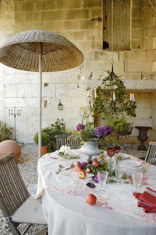 Fiori e allegria nella casa di campagna nei pressi di Bordeaux