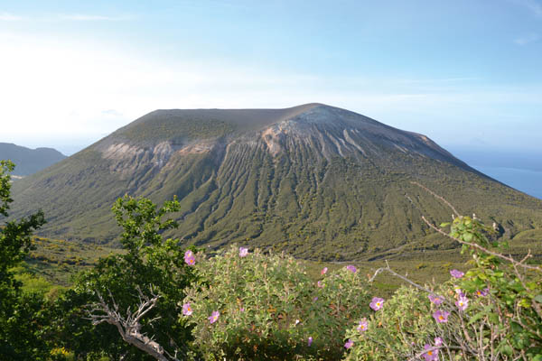 uno dei vulcani delle Isole Eolie