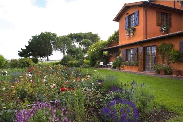 Il giardino di Erny Massini a Roma