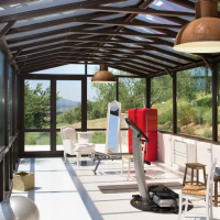 La palestra situata all'interno di una serra, in giardino