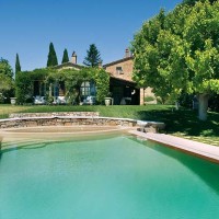 La piscina nel parco della villa