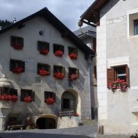 Un tipico villaggio dell'Engadina - Claudio Giovanni Colombo/Shutterstock