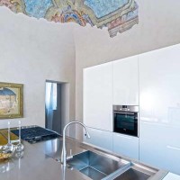 La cucina; sul soffitto sono stati recuperati gli affreschi dell'epoca del Cardinale Alberoni