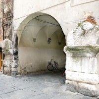 Lucca: a spasso per la "città silenziosa"