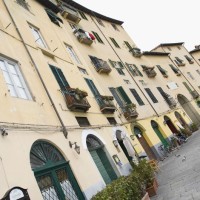 Lucca: a spasso per la "città silenziosa"