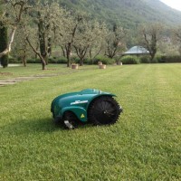 Goditi il tuo giardino con Ambrogio Robot