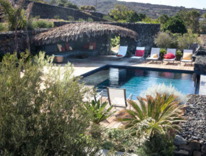 piscina e cactus pantelleria