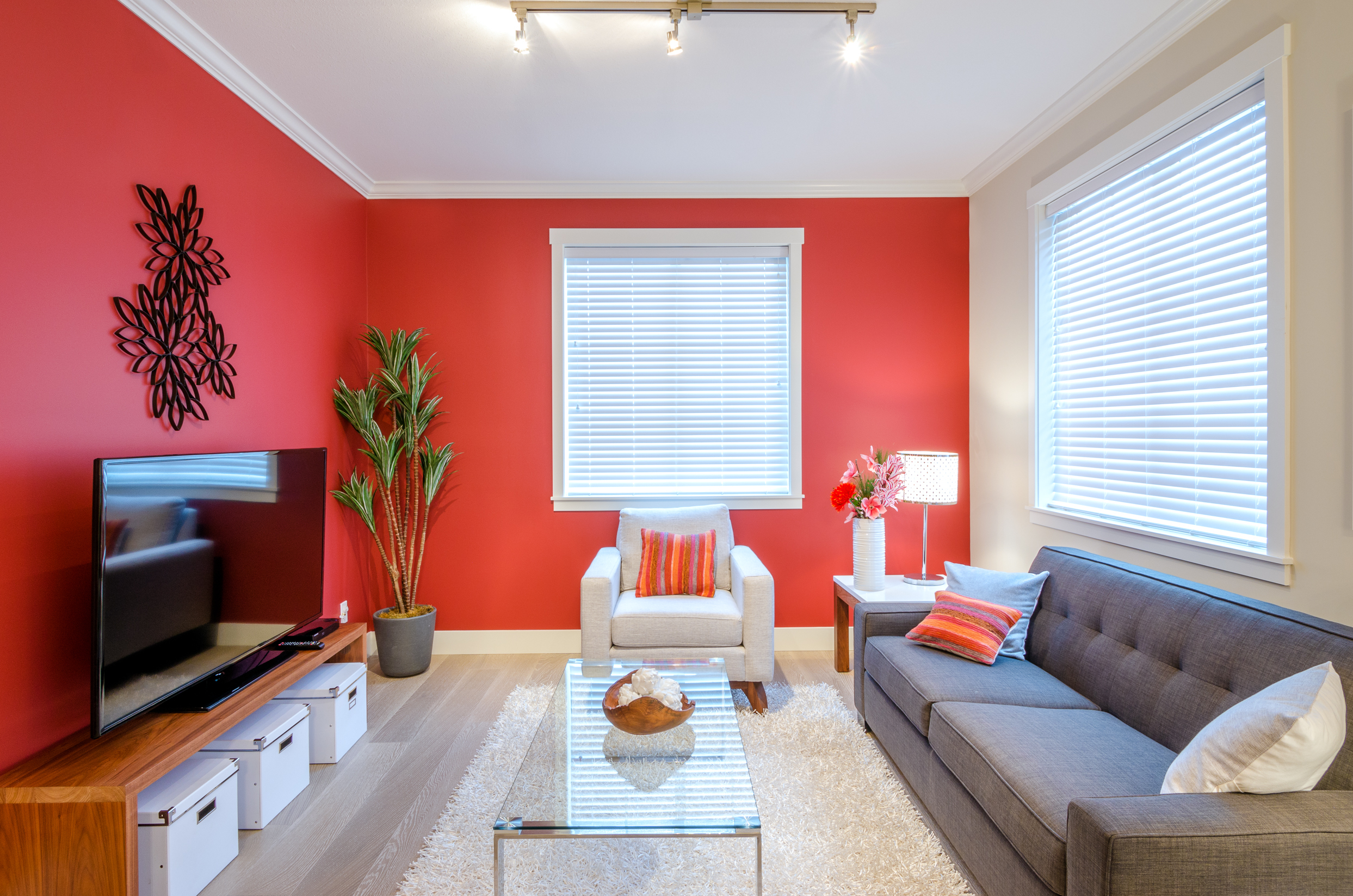 parete rossa, un colore caldo per l'arredamento di casa