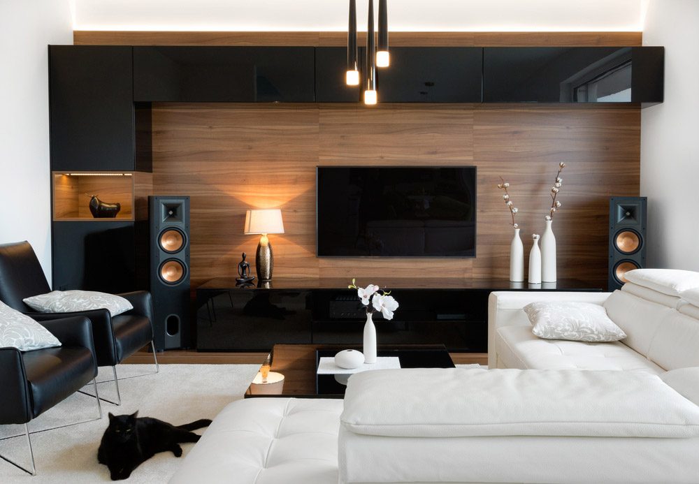 Illuminazione: combinare le luci in un soggiorno moderno