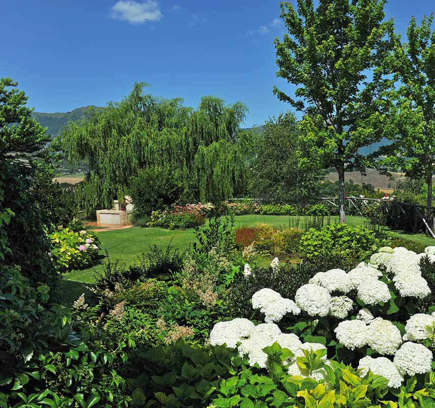 Il garden design in una villa a Camerino