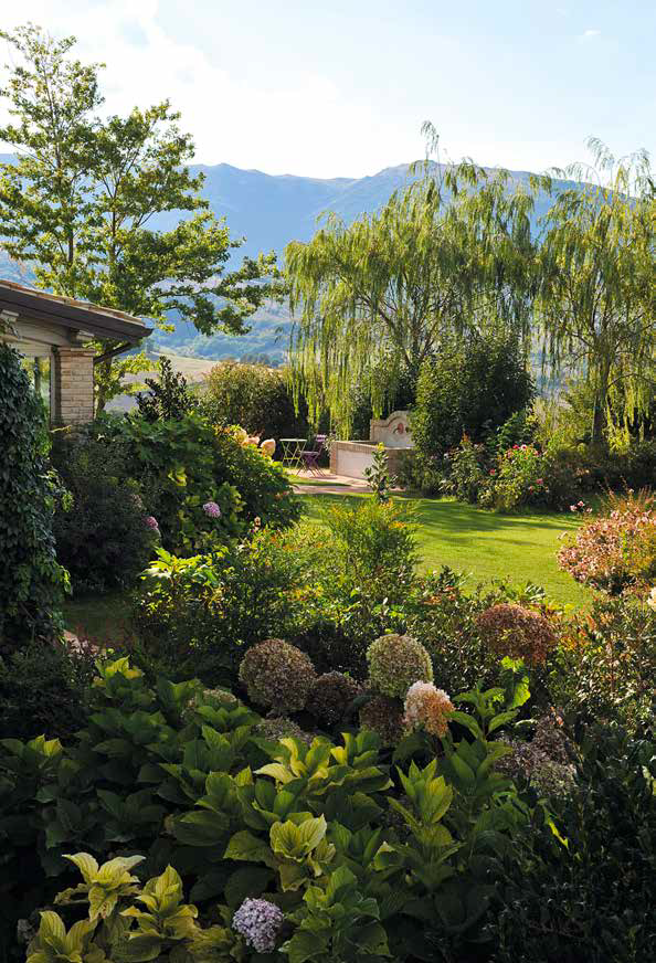 Il garden design in una villa a Camerino