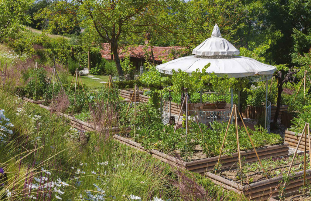 Stile country contemporaneo per una cascina storica del Piemonte