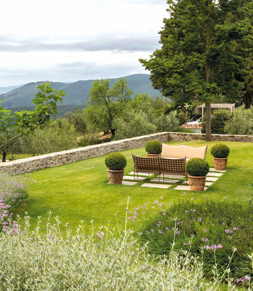 Semplicità toscana: un giardino vivo e in continua evoluzione