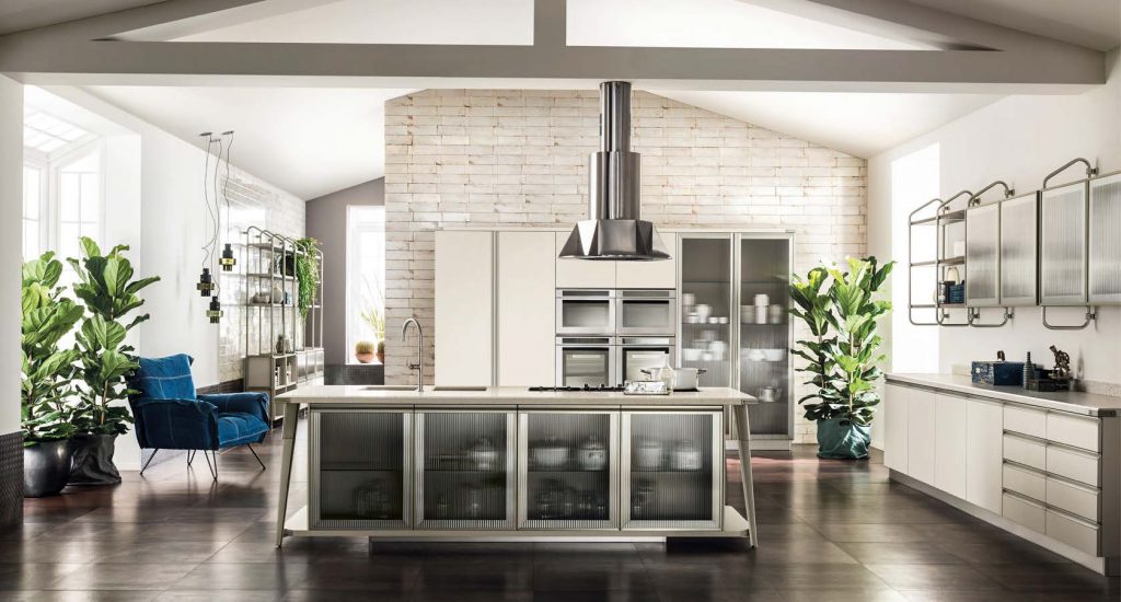 Scavolini propone una cucina moderna con isola dove condividere preparazione e cibo