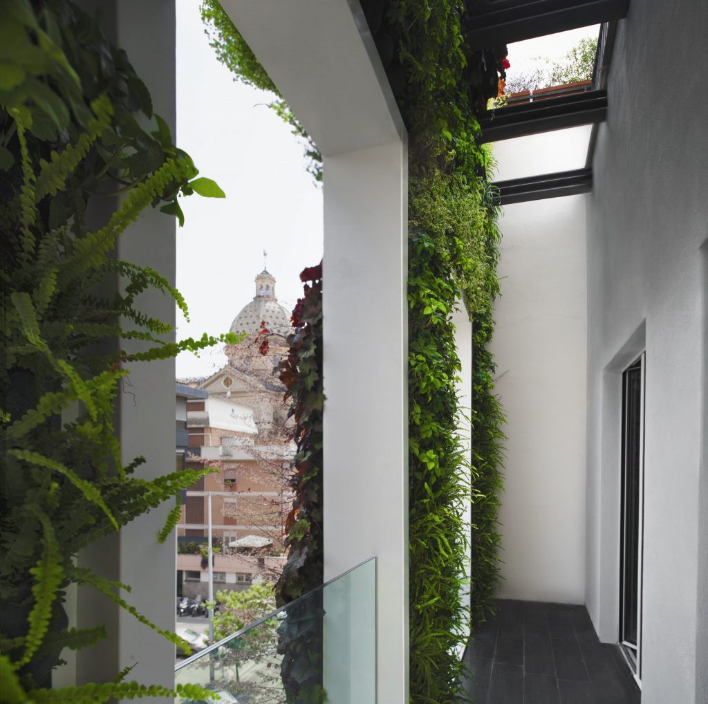 GIARDINI VERTICALI STABILIZZATI PER UNA CASA GREEN - Milano Design