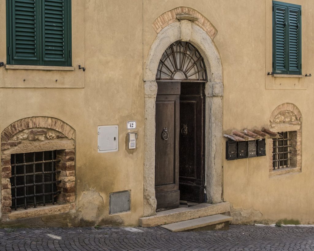 Vivere in una torre sull’orma dei Templari