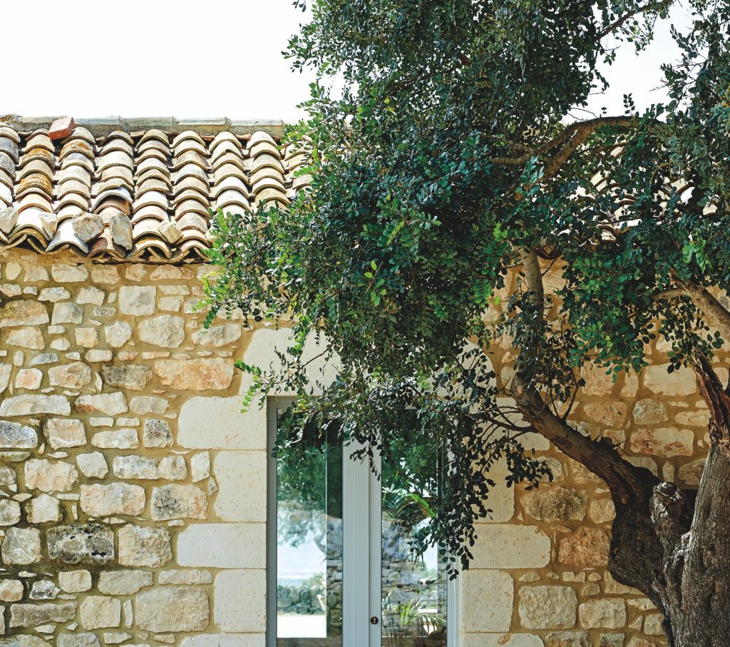 Catturare i colori della Sicilia: Giallo, verde salvia e blu