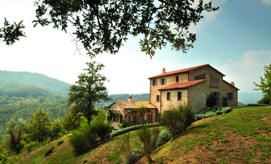 In Umbria, un casale elegante tra gli ulivi