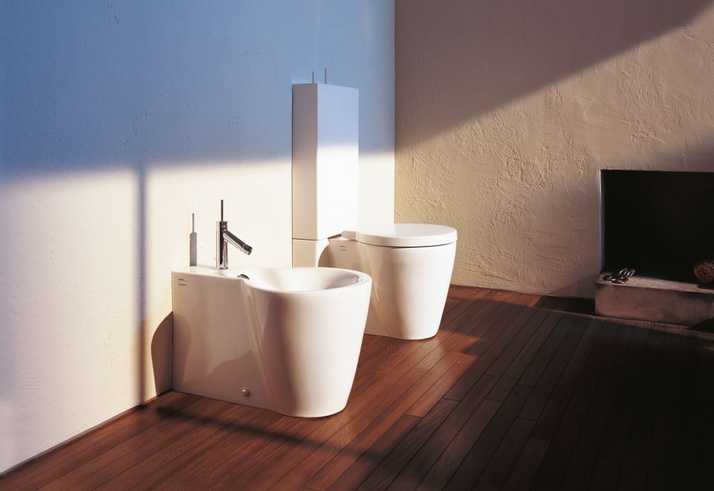 Tondo, quadrato o d'oro: in bagno, anche il sanitario è di design