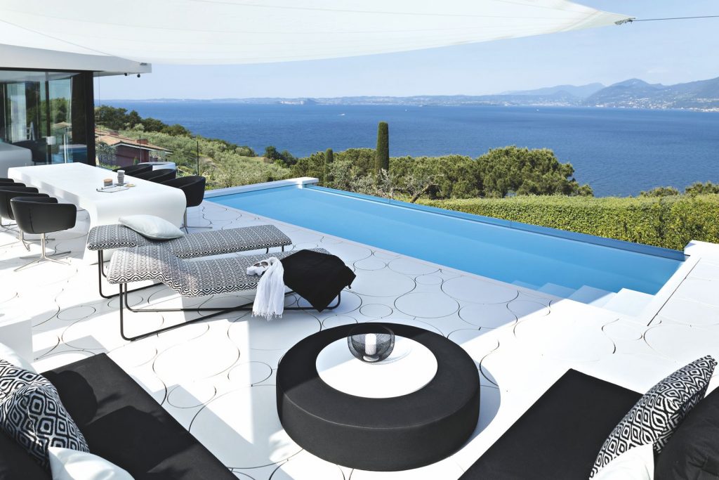 Progetto villa: al centro della scena c'è il lago di Garda