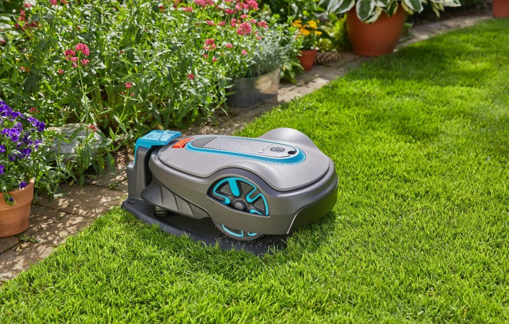 Agilissimi e silenziosi: i nuovi robot rasaerba per giardini medio-grandi