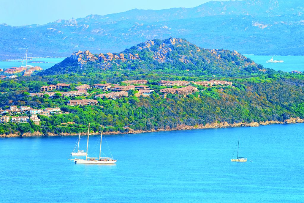 Mercato immobiliare della Costa Smeralda: occhi puntati su stazzi e ville moderne