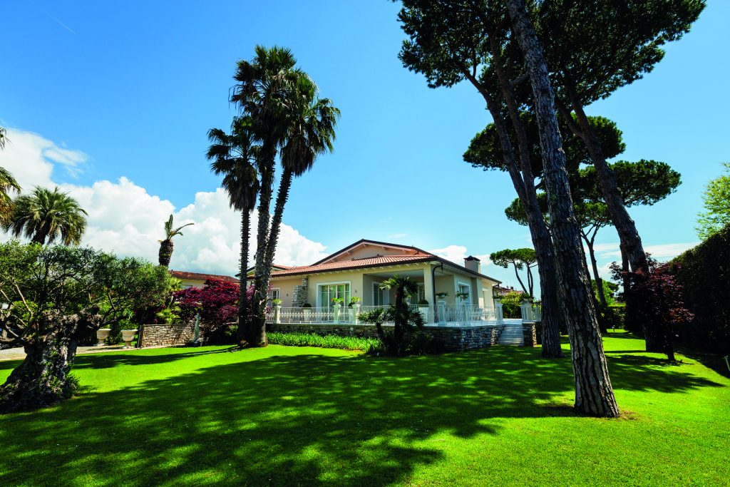 Ville di lusso fra mare e montagna a Forte dei Marmi