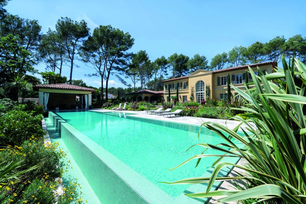 Una villa in Provenza con arredi toscani