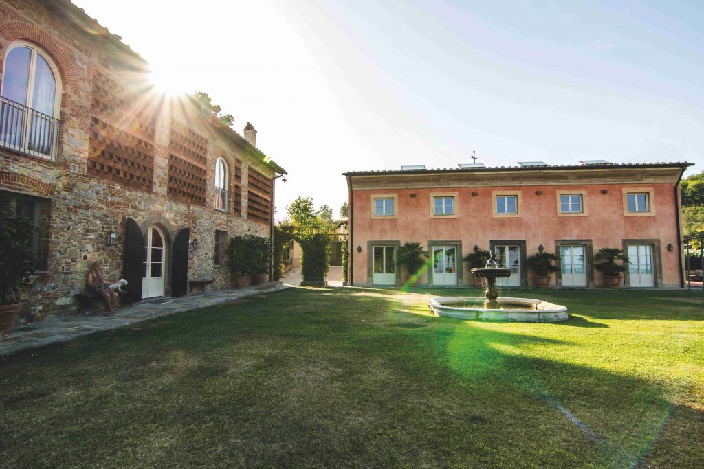 Villa Santo Stefano: eccellenza vinicola e olearia