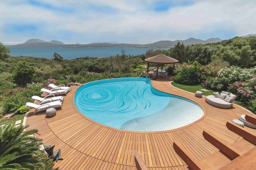 Il mare d’inverno con una villa in Costa Smeralda