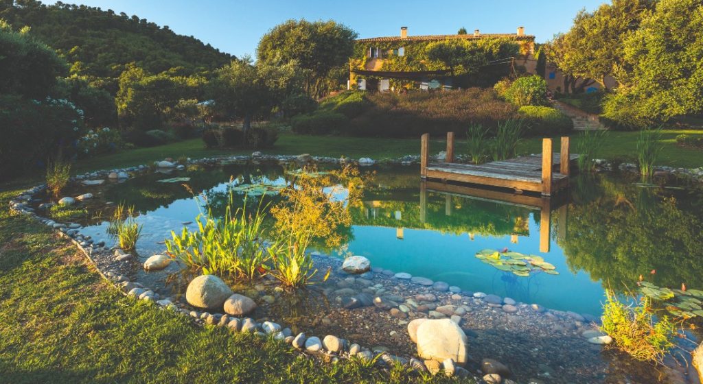 Un giardino provenziale immerso nella natura