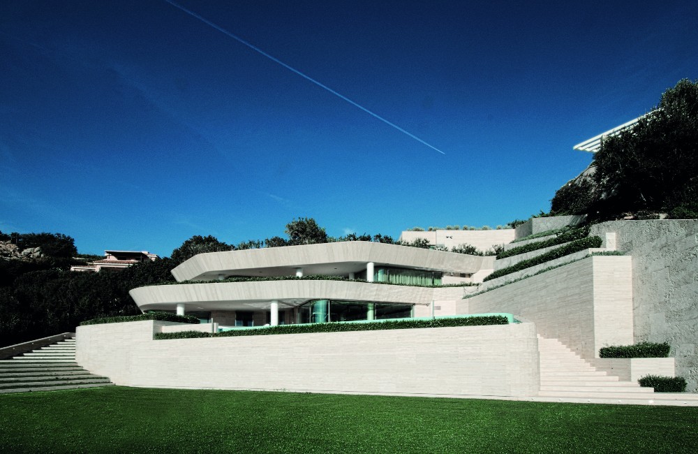 Architettura in travertino di una villa esclusiva in Gallura