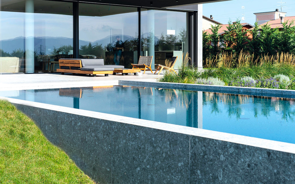 Architetture d'acqua outdoor: cinque progetti, cinque piscine