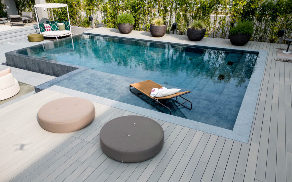 Un gioiello blu in giardino, la piscina tra design e relax