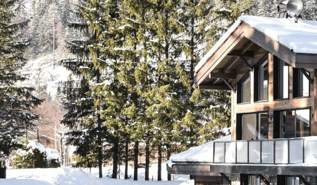 chalet a Chamonix immerso nel bianco