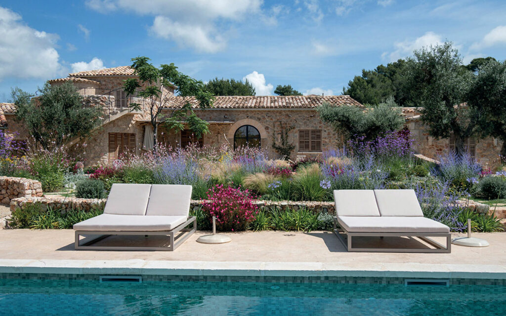 Un giardino colorato sotto il sole di Maiorca