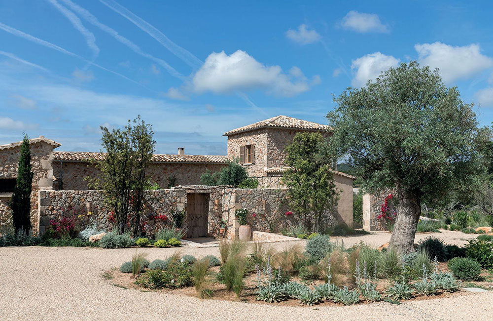 Un giardino colorato sotto il sole di Maiorca