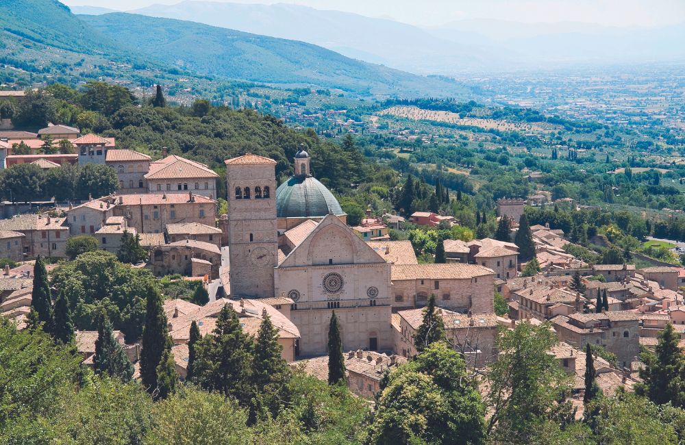Ad Assisi è di moda il casale con ulivi