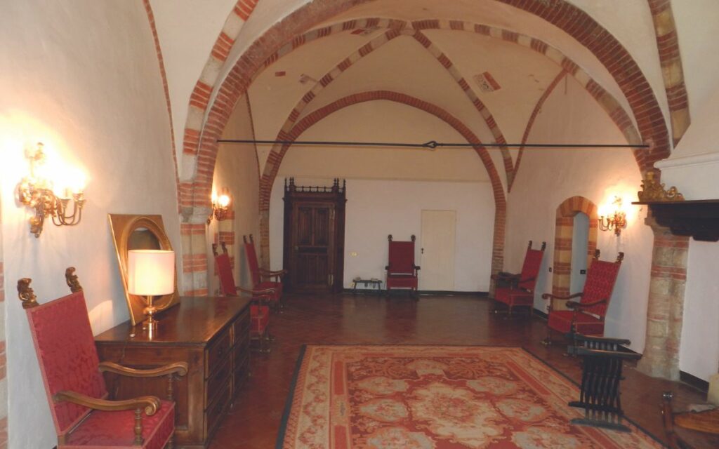 Sala interna del castello di Montiglio