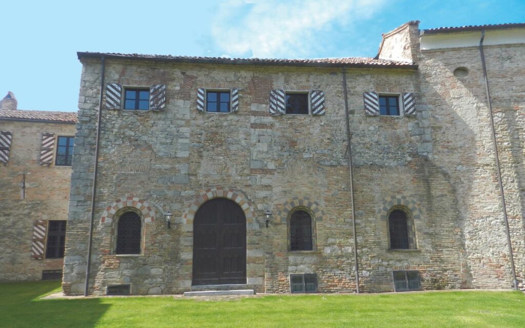 Mura esterne del castello di Montiglio