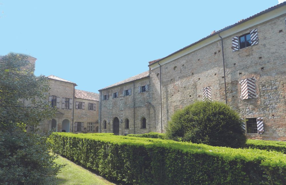 Esterno castello di Montiglio, nel Monferrato