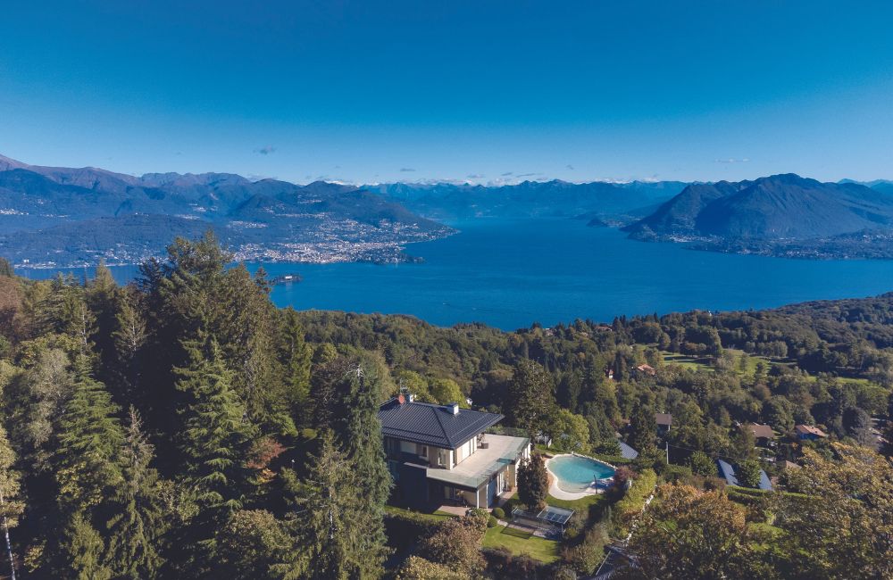 Una villa sul Lago Maggiore si affaccia su un panorama mozzafiato