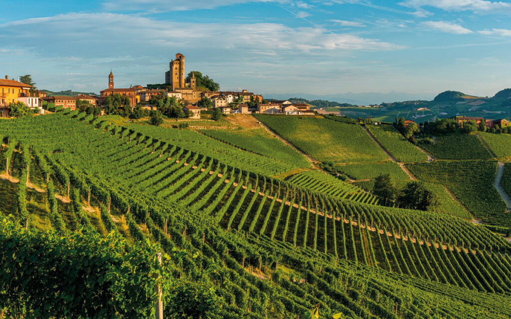 Il villagio di Serralunga d'Alba nelle Langhe