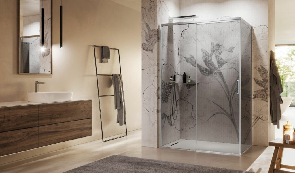 Un box doccia Infinito inserito in un bagno dallo stile essenziale ed elegante