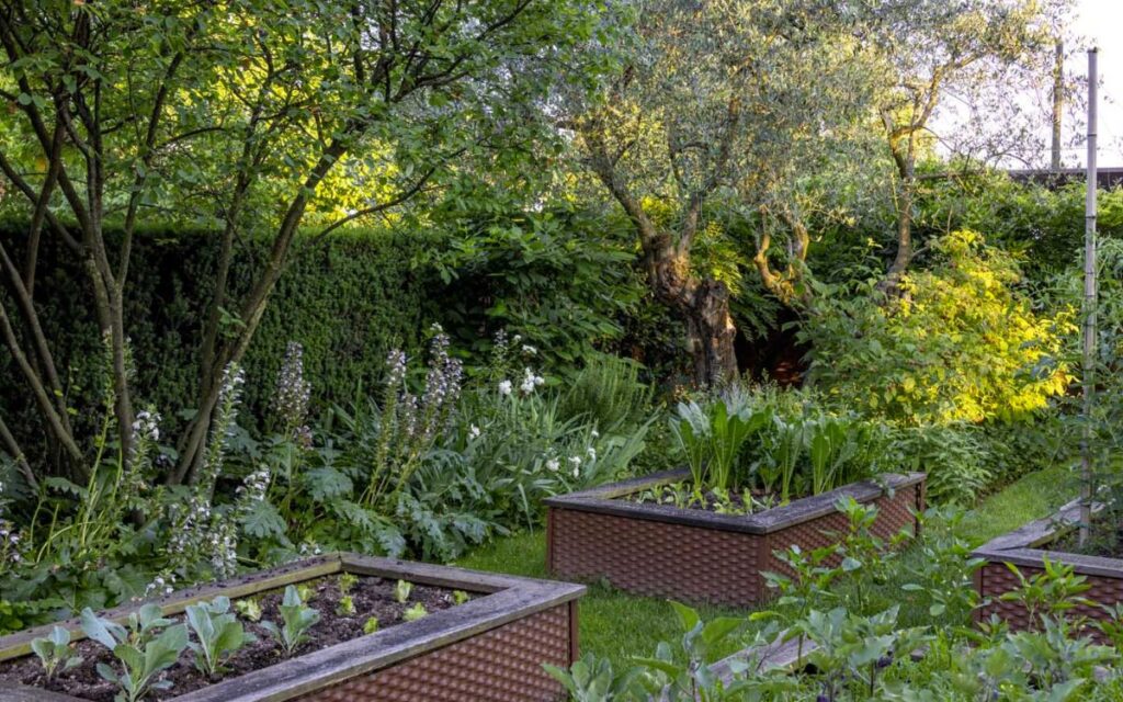 Un casale circondato da un giardino fiorito: un’oasi di serenità che trabocca di bellezza per 12 mesi all’anno