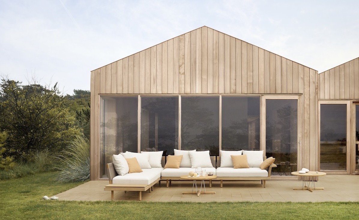 Embrace è la nuova serie lounge modulare firmata dal trio EOOS per Carl Hansen & Søn.