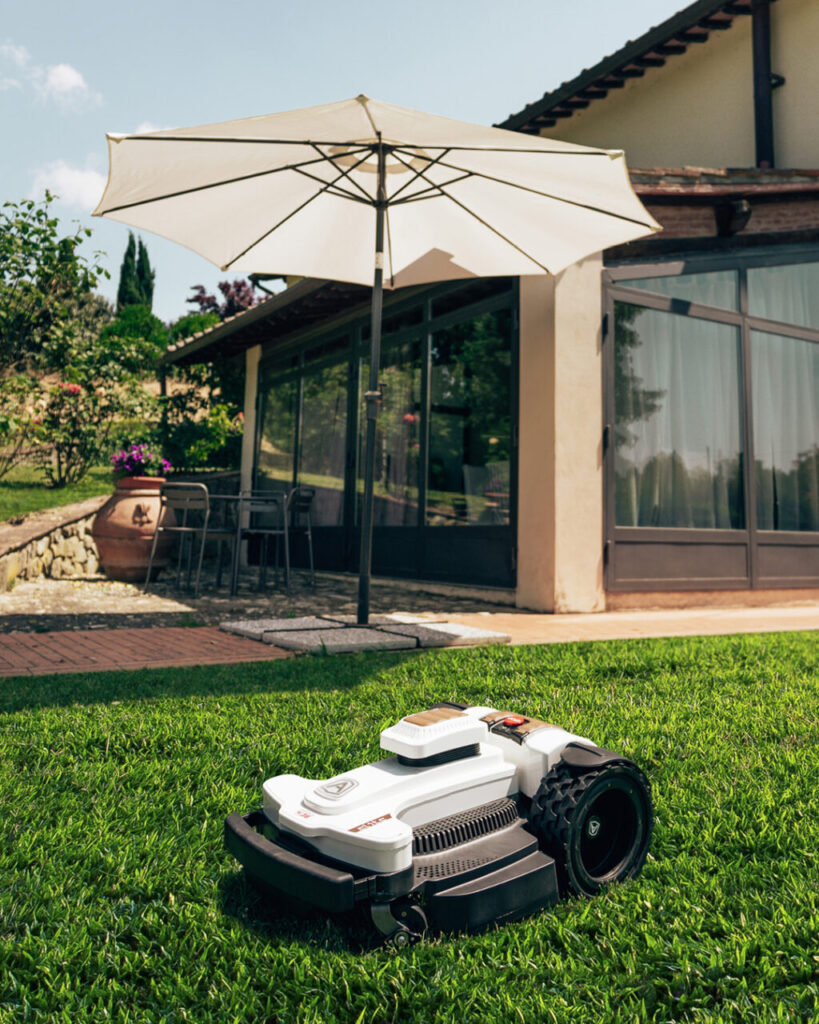 Un rasaerba automatico che sfrutta l’AI per un prato perfetto 365 giorni all’anno