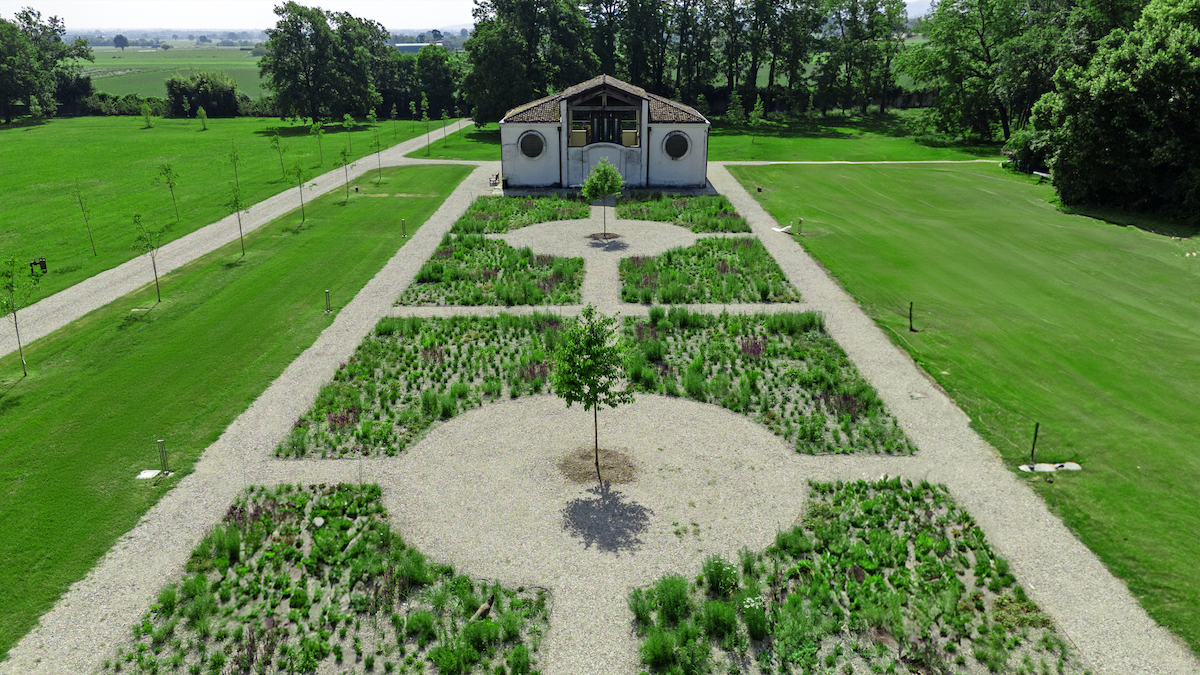 Una visione dall'alto del rinnovato Parco Romantico della Fondazione Magnani-Rocca.